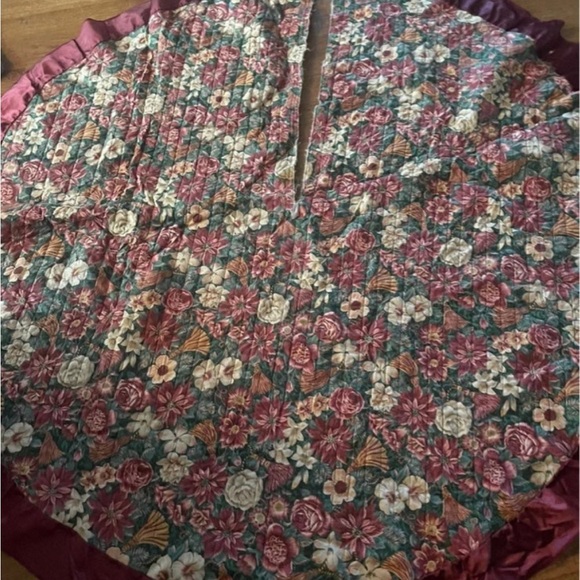 SOLD! Vintage tree skirt 58 inches - Picture 8 of 8